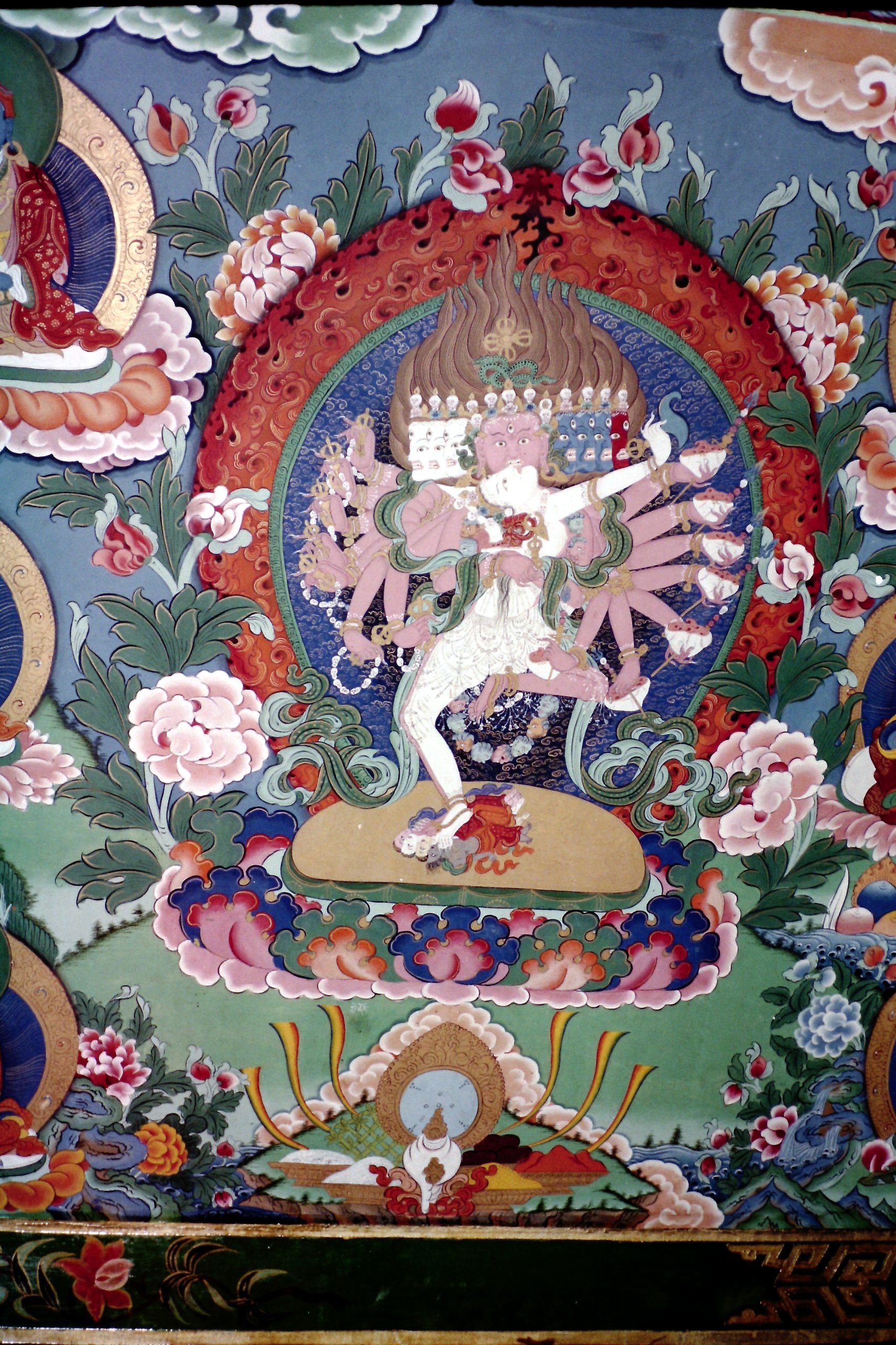 チベット仏教の深淵さが伝わってくる極彩色の歓喜仏（撮影：1990年5月）