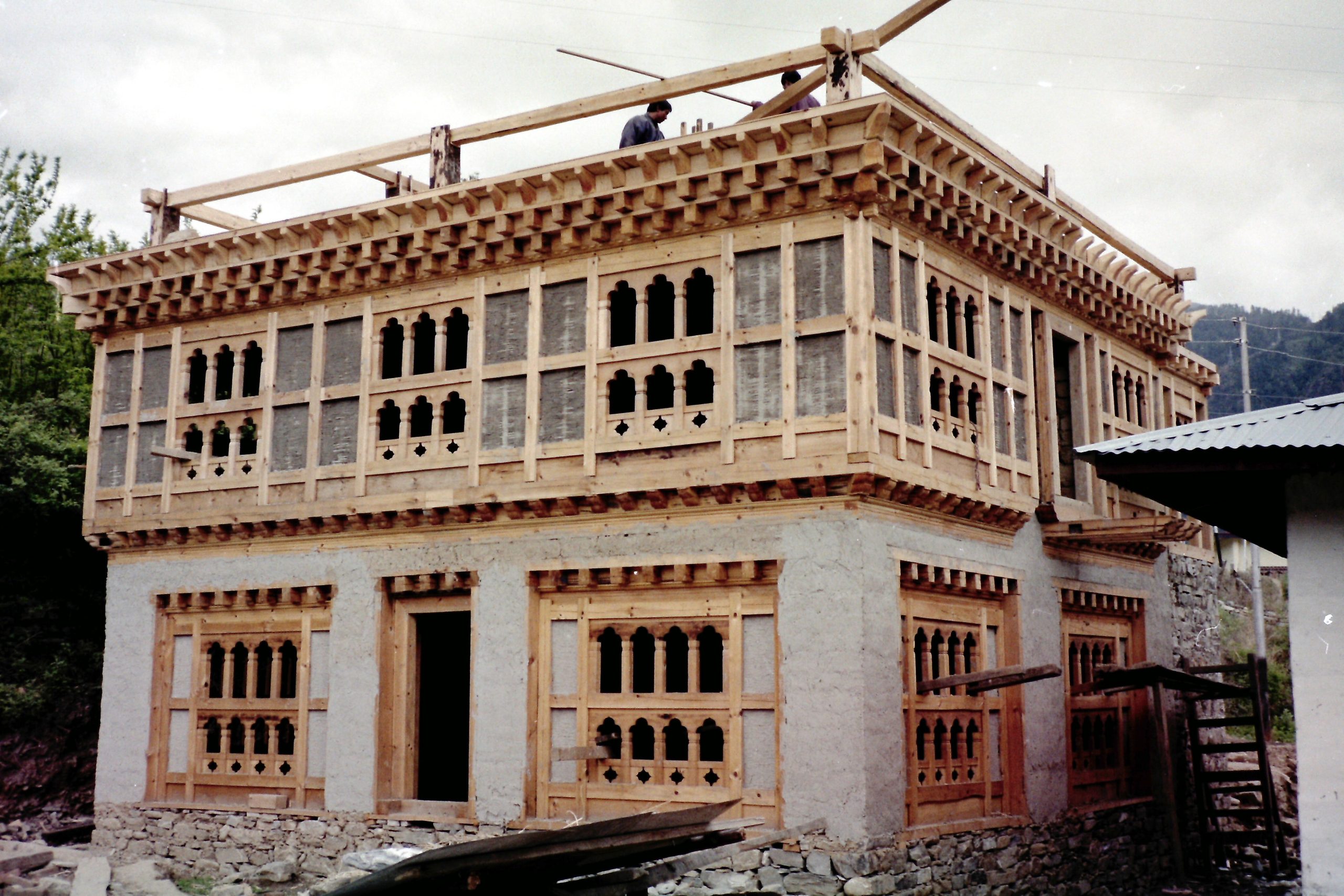 「帰ってからブータン様式の家でも建てるのかい」といわれた建築現場（撮影：1990年5月）